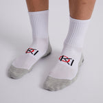 Close-up of white crew mens golf socks – ribbed cuff, cushioned sole, and anti-blister tech